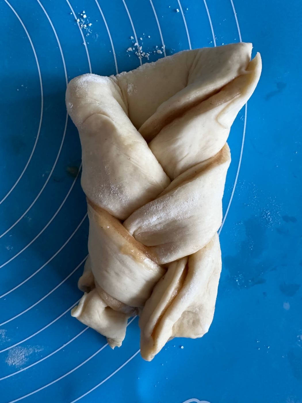 Zimtschnecke verknoten