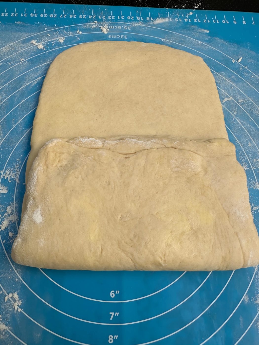 Croissants 1 Croissantteig gefalten